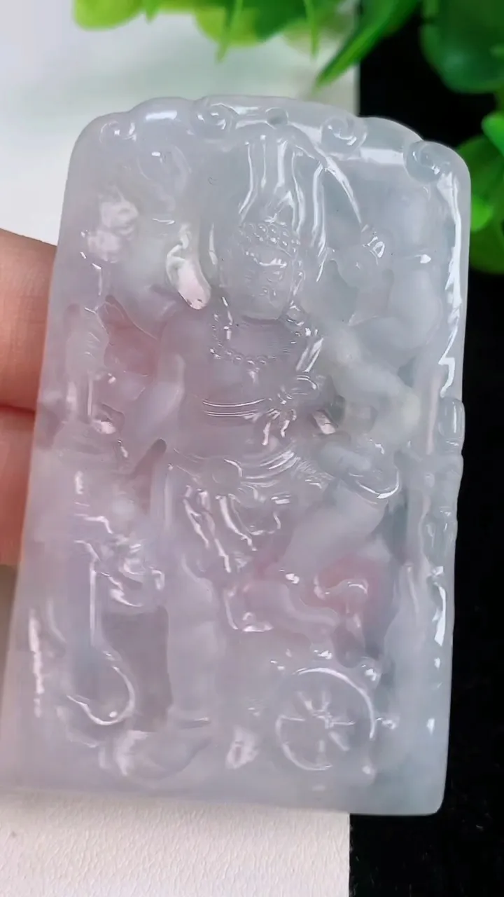 天然A货翡翠紫罗兰千手不动明王吊坠，尺寸65-40.4-5.3，重量:33.49g
7月21日