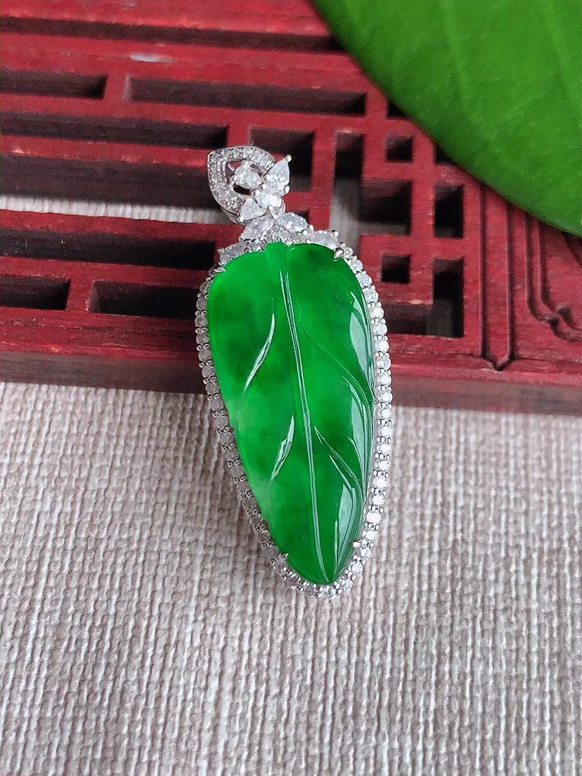 天然A货翡翠18K金伴阳绿叶子金枝玉叶吊坠尺寸36.5×13.8×8.7裸石24.7×11.2m量6.54g 0720
