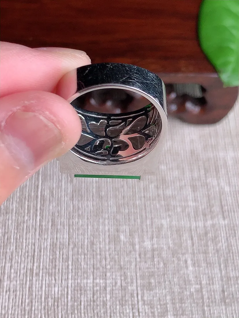 天然A货翡翠18K金伴钻镶嵌阳绿马鞍戒指 圈口19裸石尺寸14×11mm 重量12.59g 0720