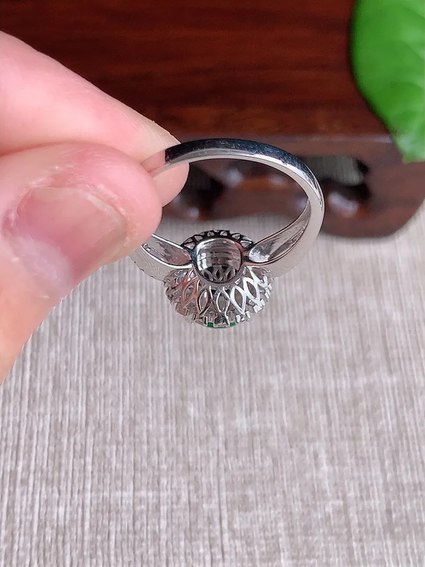 天然A货翡翠18K金伴钻镶嵌阳绿蛋面戒指 圈口17裸石尺寸8×7.7mm 重量3.38g 0720