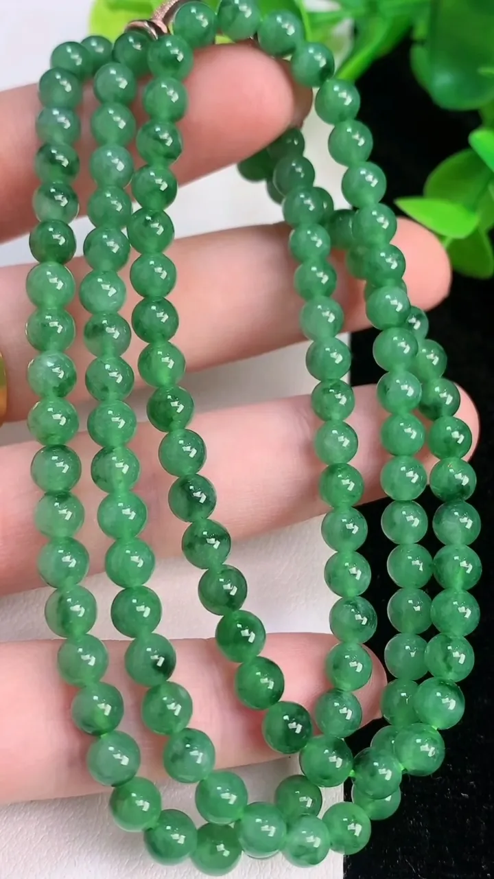 天然A货翡翠圆珠项链，尺寸5-120颗，重量:28.62g7月21日
工厂直销收藏佳品,种好水足，色泽均匀，有种有色，上手高大气！