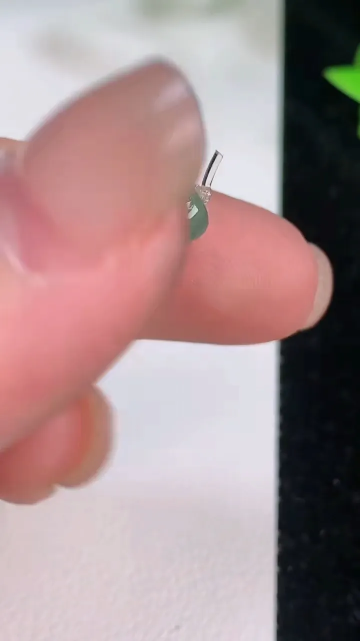 天然A货翡翠平安环吊坠，尺寸19-3.5，重量:2.82g
7月21日