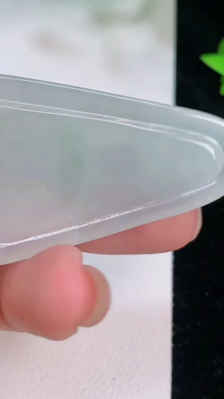 天然A货翡翠大日如来吊坠，尺寸48-27.4-5，重量:13.21g
7月21日