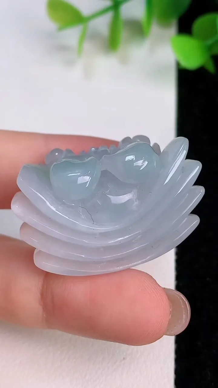 天然A货翡翠富甲一方吊坠，尺寸35-23-17.5，重:23.63g
7月21日