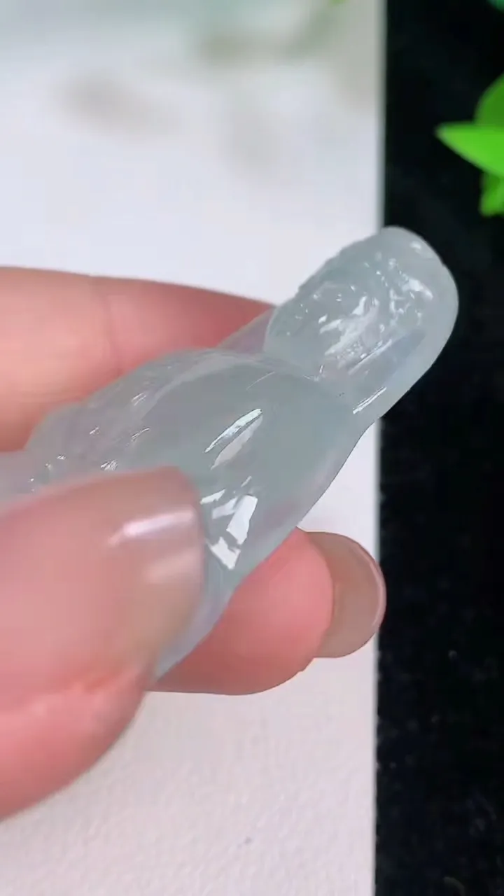 天然A货翡翠冰种观音菩萨吊坠，尺寸4698-28.6-5.8，重量:14.51g
7月21日