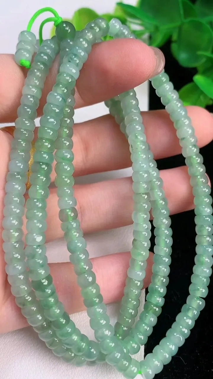 天然A货翡翠算盘珠项链，尺寸4.4-3.4，重量:16.62g
7月21日