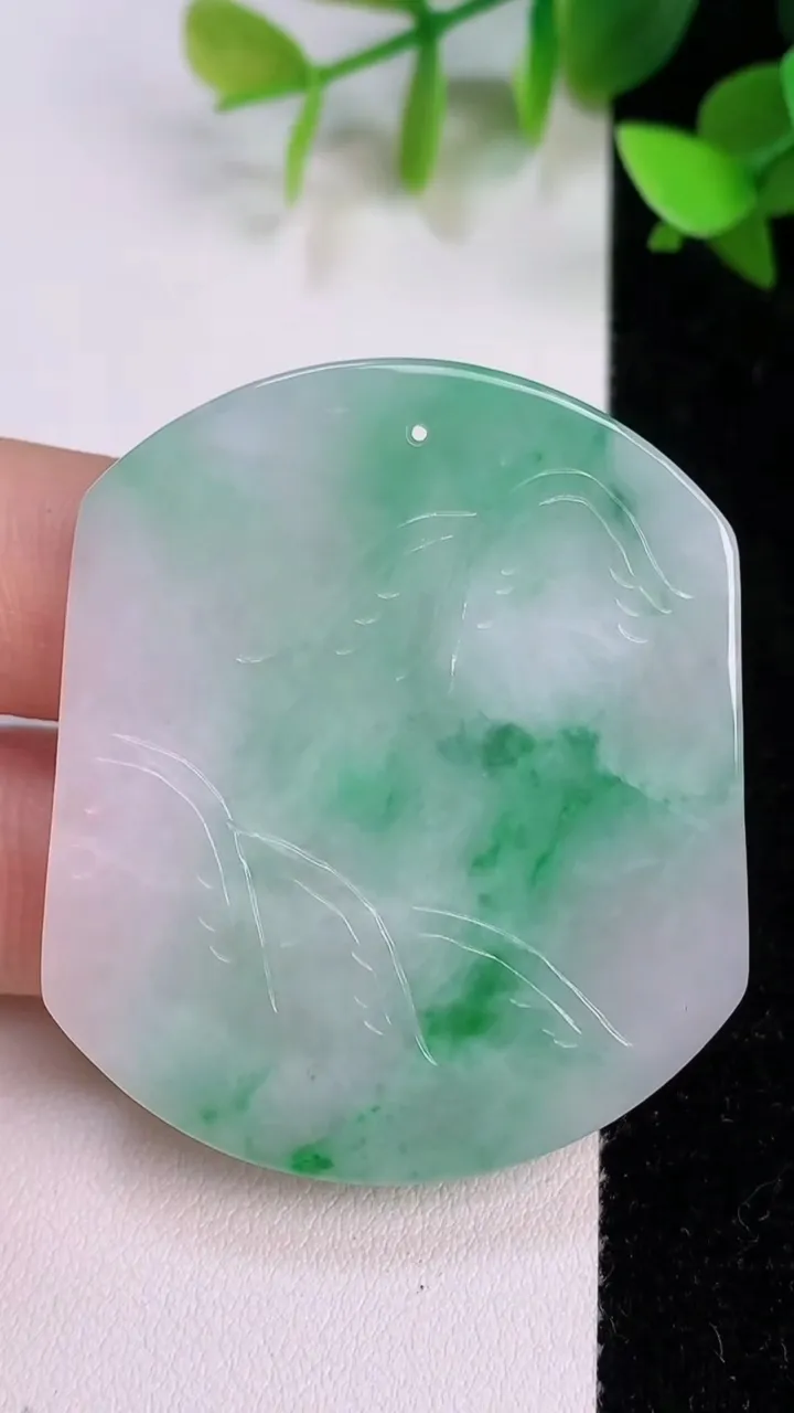 天然A货翡翠生肖虎吊坠，尺寸48.6-41.5-6，重:24.38g
7月21日