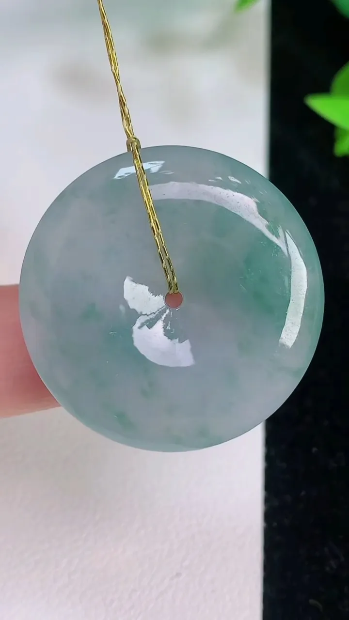 天然A货翡翠飘花平安扣吊坠，尺寸30-5.6，重量:10.51g
7月21日