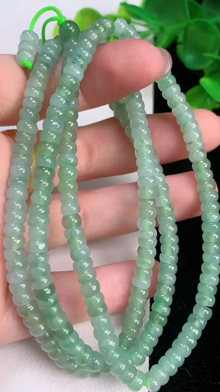 天然A货翡翠算盘珠项链，尺寸4.4-3.4，重量:16.62g
7月21日