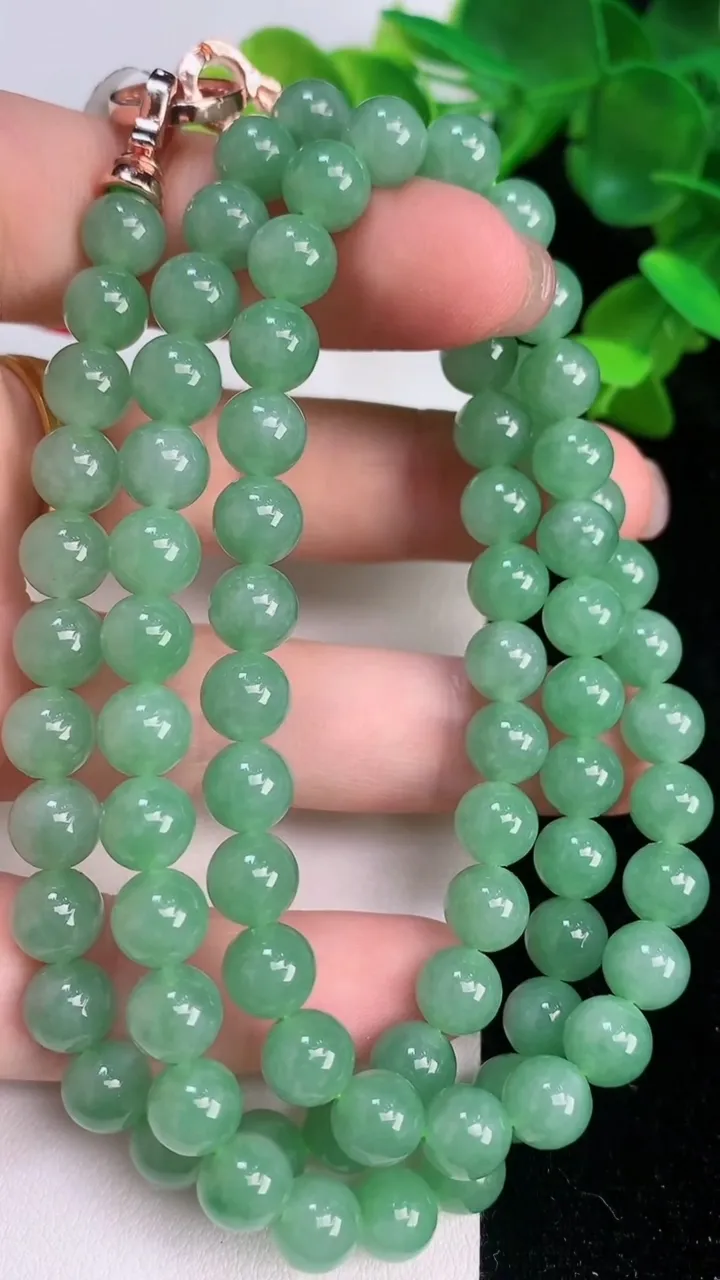 天然A货翡翠圆珠项链，尺寸7-86颗，重量:54.96g7月21日
工厂直销收藏佳品,种好水足，色泽均匀，有种有色，上手高大气！