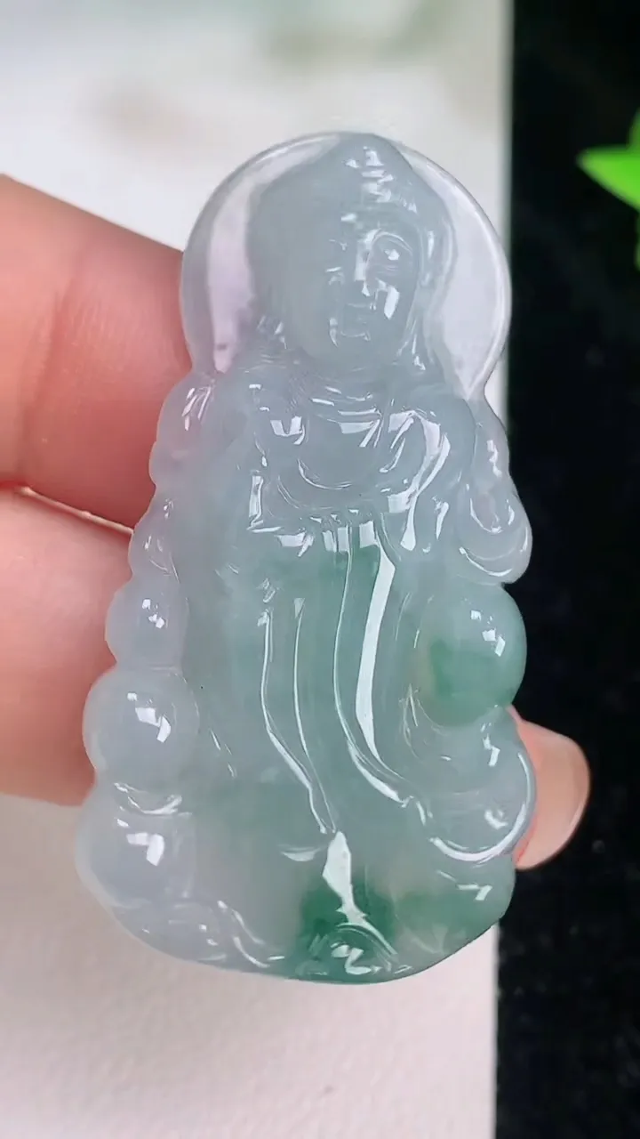 天然A货翡翠飘花观音菩萨吊坠，尺寸43.2-22.5-5.6，重量:10.85g
7月21日