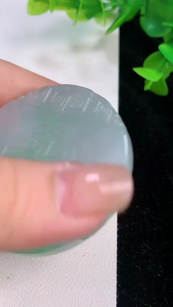 天然A货翡翠仿古龙牌吊坠，尺寸51.4-5.4，重量:35.29g
7月21日