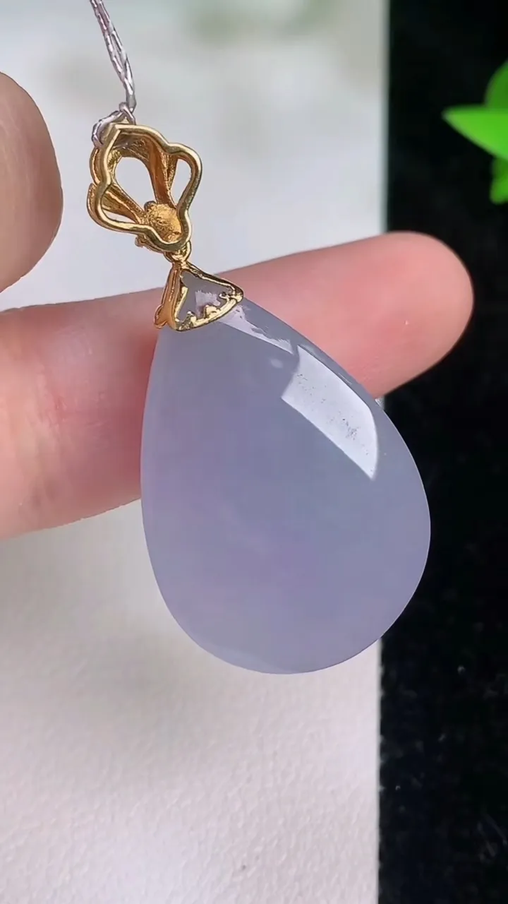 天然A货翡翠18k金紫罗兰水滴吊坠，尺寸28.8-18.8-9.5，重量:8.95g
7月21日