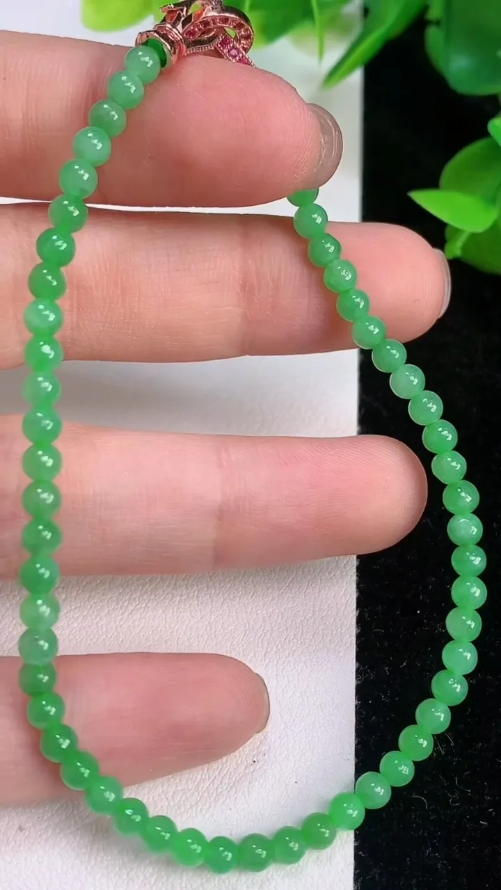 天然A货翡翠小米珠手串，尺寸3.4-55颗，重量:5.43g7月21日
工厂直销收藏佳品,种好水足，
