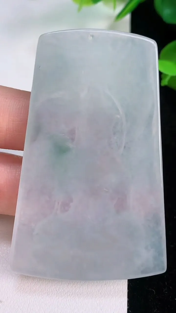 天然A货翡翠大势至观音菩萨吊坠，尺寸63.8-41-5.2，重量:28.78g
7月21日