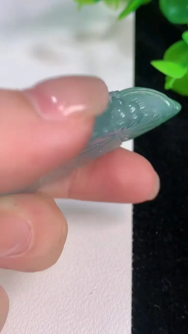 天然A货翡翠观音头吊坠，尺寸76.2-30.8-9，重量:45.55g
7月21日