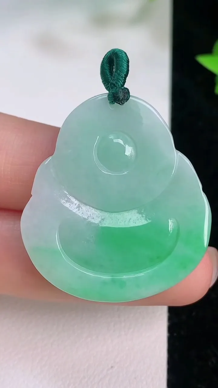 天然A货翡翠佛公吊坠，尺寸33.6-31-4.8，重量:9.20g
7月21日