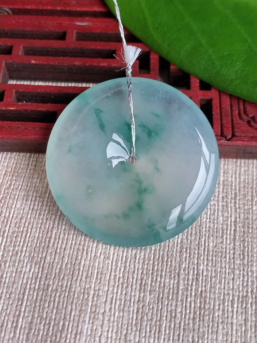天然A货翡翠飘花平安扣吊坠尺寸33.3×5m量13.58g 0720