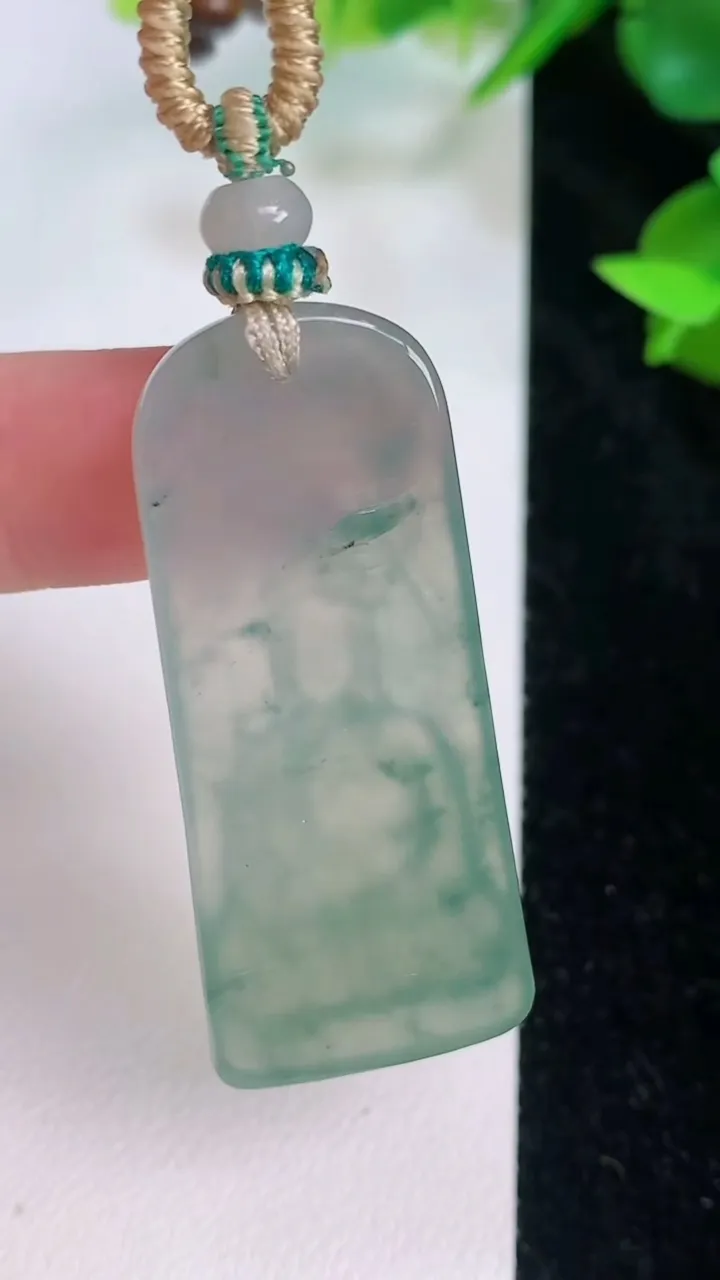 天然A货翡翠飘花文殊菩萨吊坠，尺寸45-18.8-5.5，重量:12.95g
7月21日