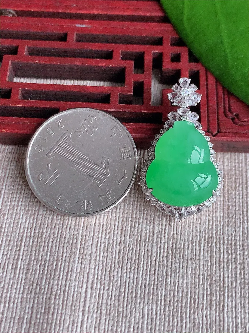 天然A货翡翠18K金伴甜绿葫芦吊坠尺寸31×17.5×9.3裸石17.2×14.7m量7.56g 0720