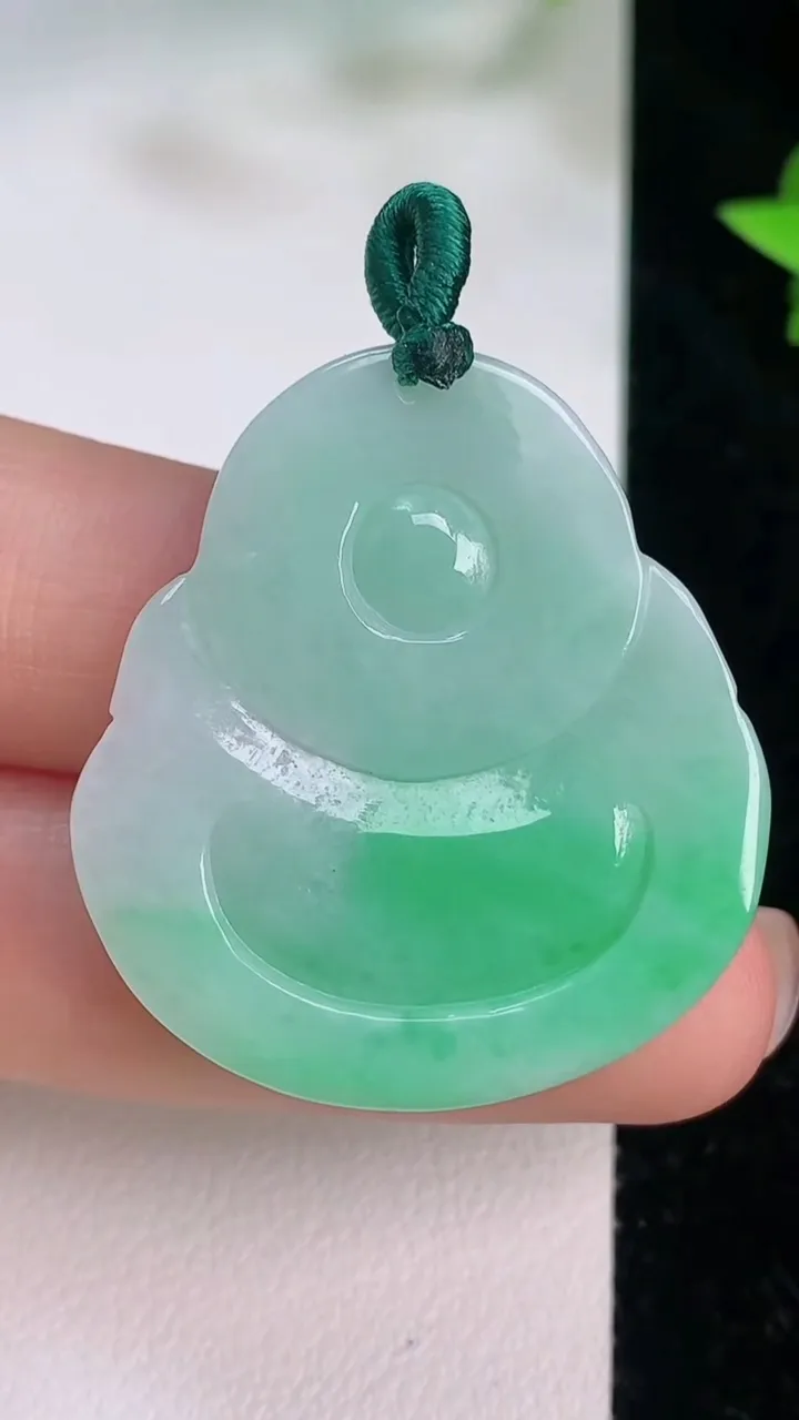 天然A货翡翠佛公吊坠，尺寸33.6-31-4.8，重量:9.20g
7月21日