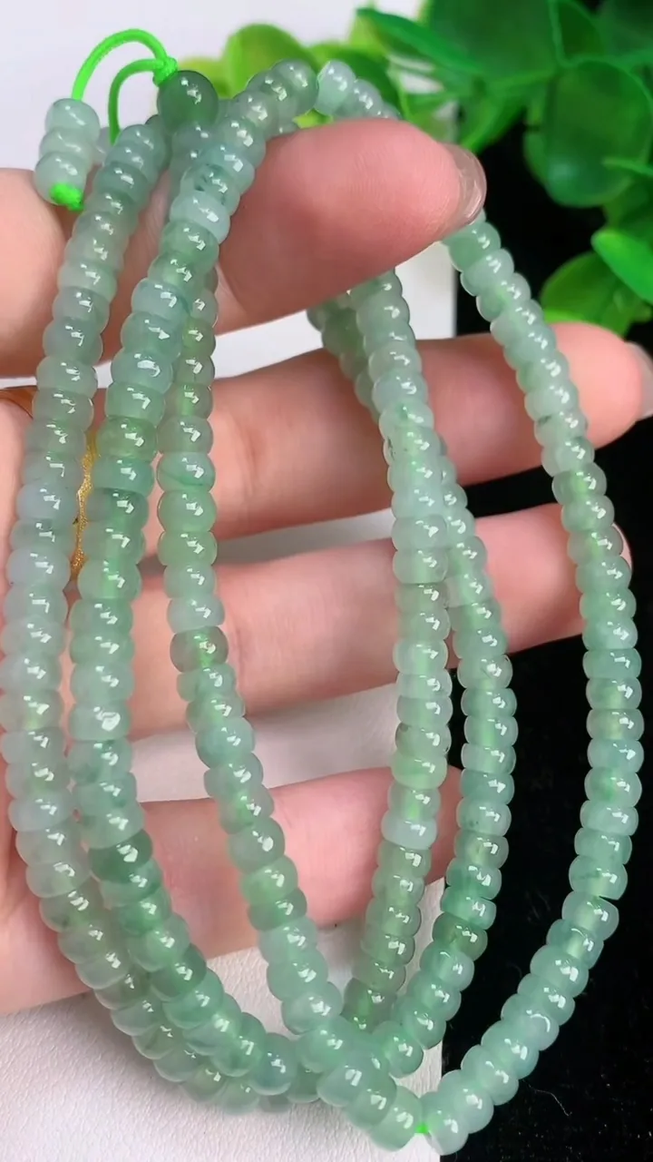 天然A货翡翠算盘珠项链，尺寸4.4-3.4，重量:16.62g
7月21日
