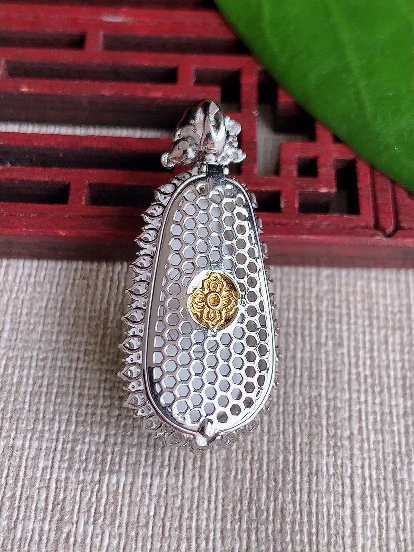 天然A货翡翠18K金伴阳绿四季豆福豆平安豆吊坠尺寸37×16.5×10裸石24×11.5m量5.96