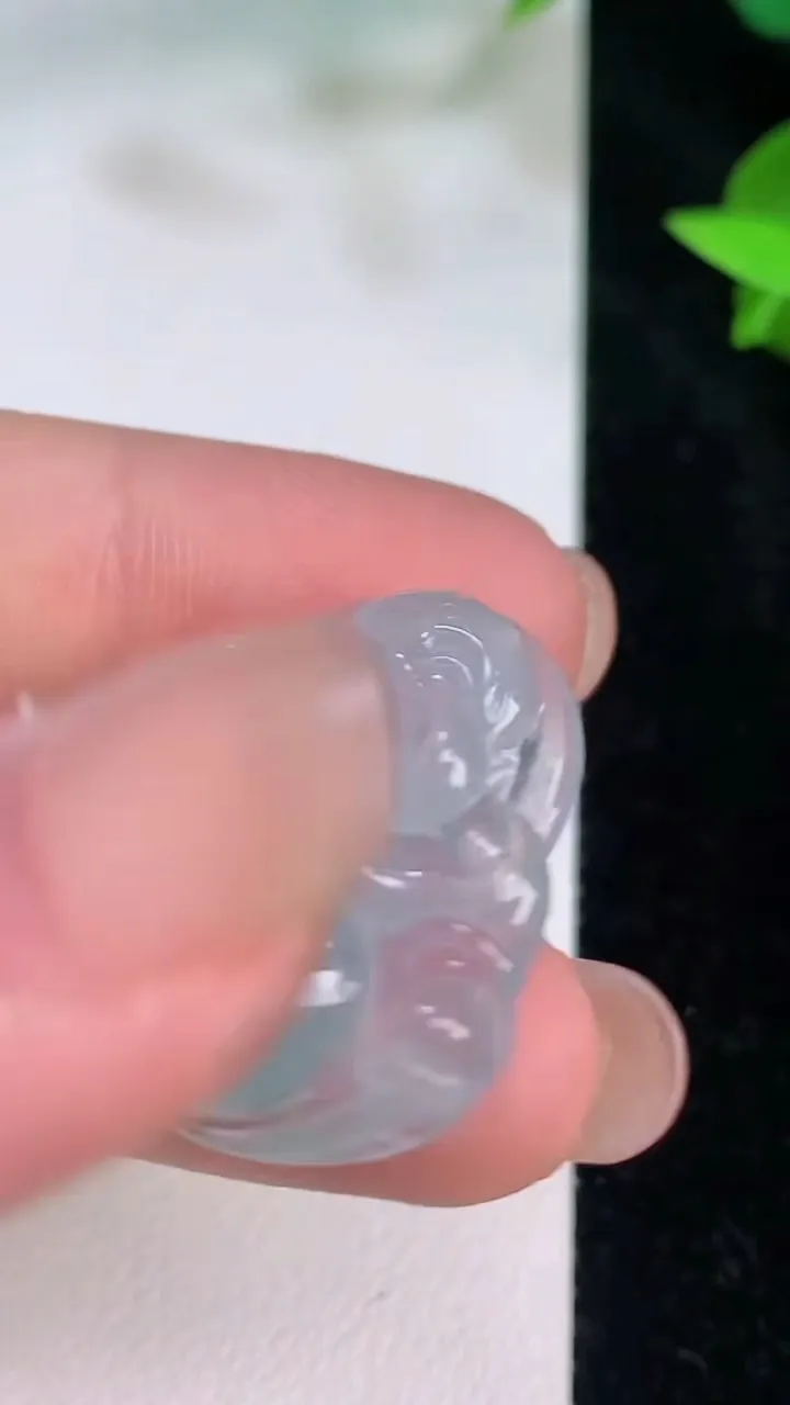 天然A货翡翠冰种佛公吊坠，尺寸25.7-27.5-6，重量:6.20g
7月21日