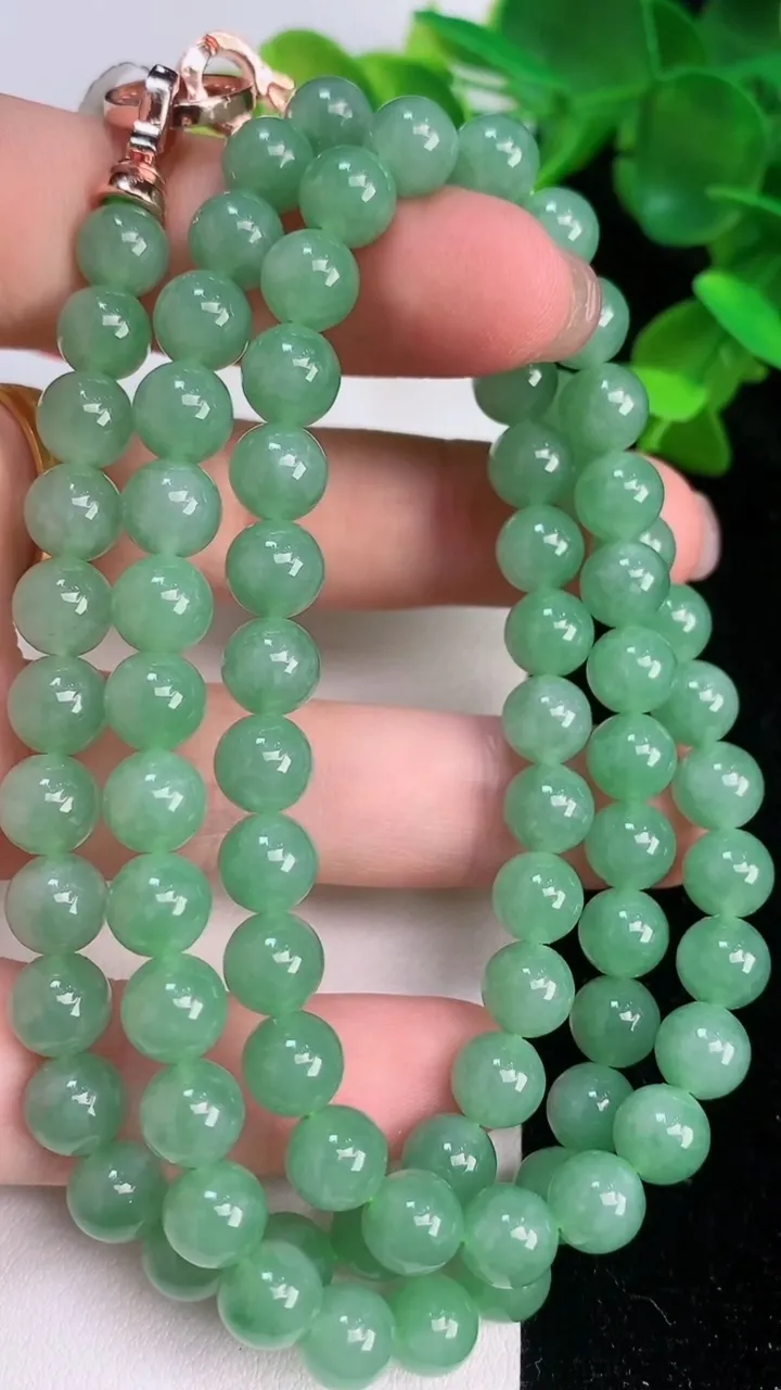 天然A货翡翠圆珠项链，尺寸7-86颗，重量:54.96g7月21日
工厂直销收藏佳品,种好水足，色泽均匀，有种有色，上手高大气！