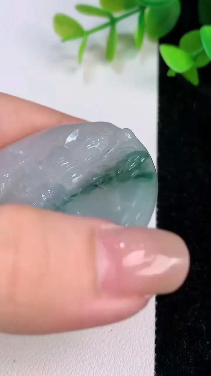 天然A货翡翠大日如来吊坠，尺寸48-5，重:24.10g
7月21日