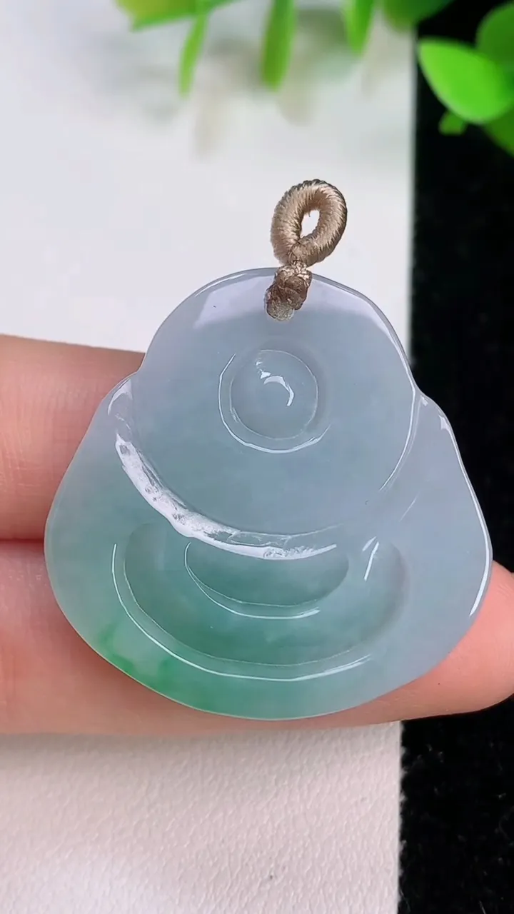 天然A货翡翠佛公吊坠，尺寸33.5-33.2-5.5，重量:10.00g
7月21日