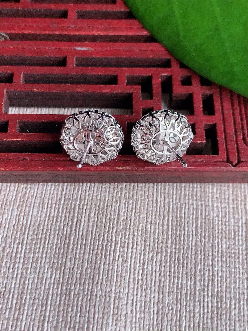 天然A货翡翠18K金伴钻镶嵌阳绿蛋面耳钉 尺寸9.5×8.2mm 重量3.69g 0720