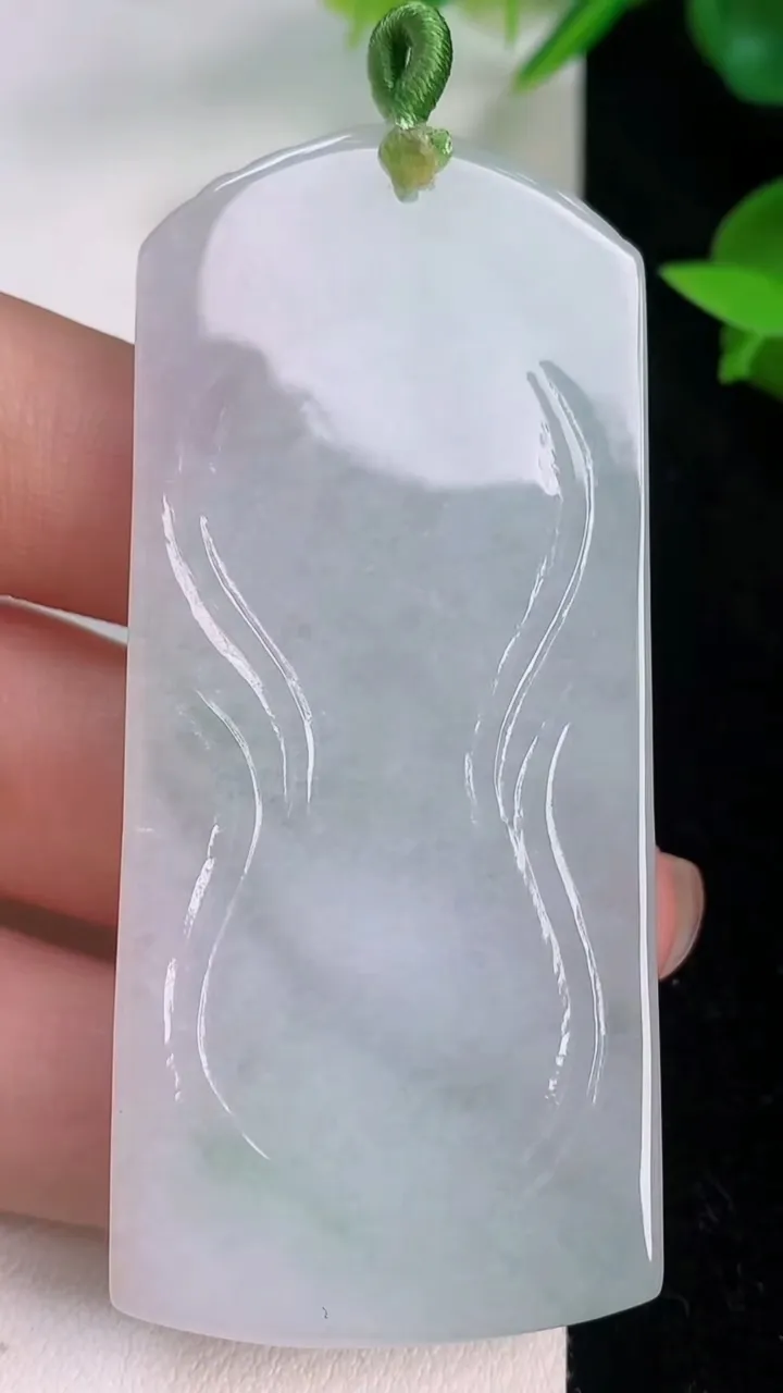 天然A货翡翠大势至观音菩萨吊坠，尺寸44.6-29.8-6.8，重量:31.65g
7月21日