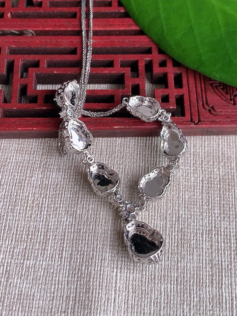 天然A货翡翠冰种18K金伴钻镶嵌阳绿葫芦项链 尺寸9×7×5mm 重量9.26g 0720