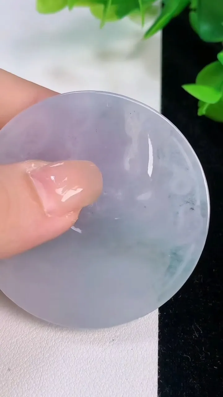 天然A货翡翠冰种千手观音吊坠，尺寸53-6.3，重量:30.00g
7月21日