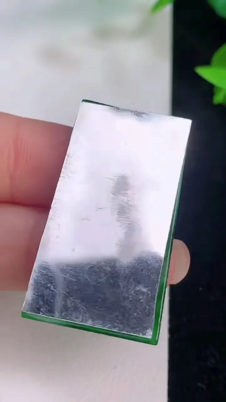 天然A货翡翠山水牌吊坠，尺寸36.8-21.8-2，重量:3.21g
7月21日