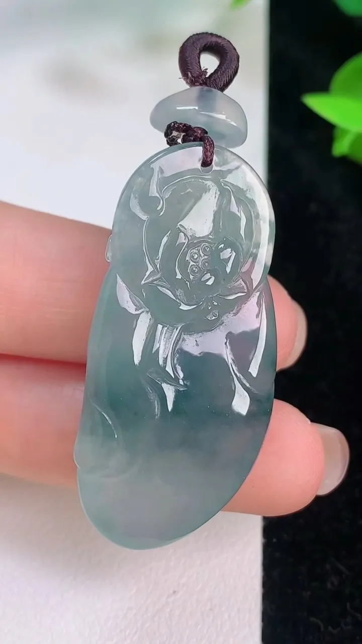 天然A货翡翠飘花财神爷吊坠，尺寸41.7-20-14.8，重量:15.29g
7月21日