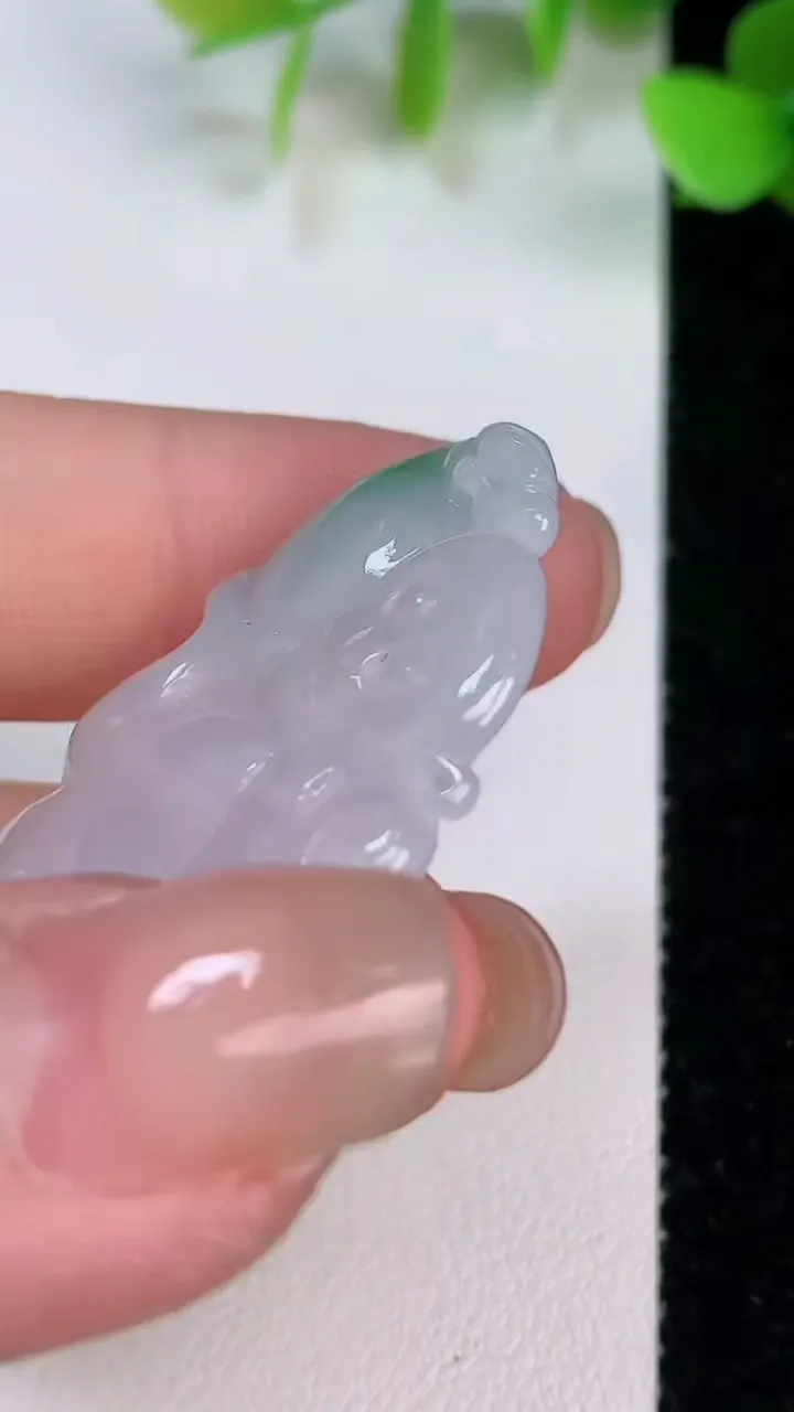 天然A货翡翠生肖猴吊坠，尺寸 40-23.3-4.5，重: 7.11g
7月21日