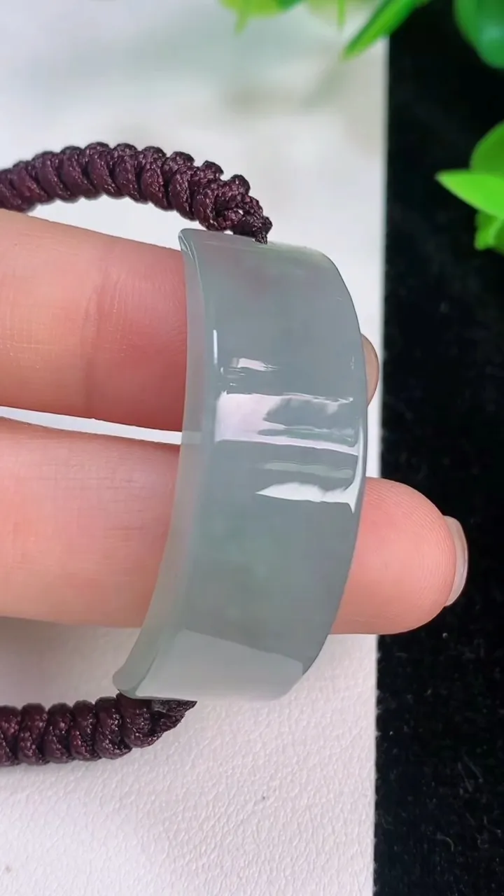 天然A货翡翠飘花手牌手绳，尺寸42.8-12.8-7.7，重量:16.00g
7月21日