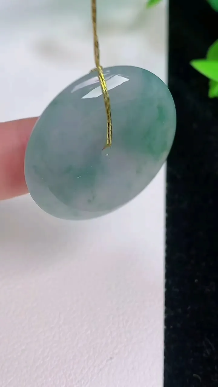 天然A货翡翠飘花平安扣吊坠，尺寸30-5.6，重量:10.51g
7月21日