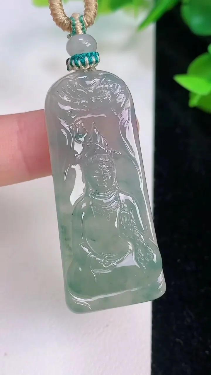 天然A货翡翠飘花文殊菩萨吊坠，尺寸45-18.8-5.5，重量:12.95g
7月21日