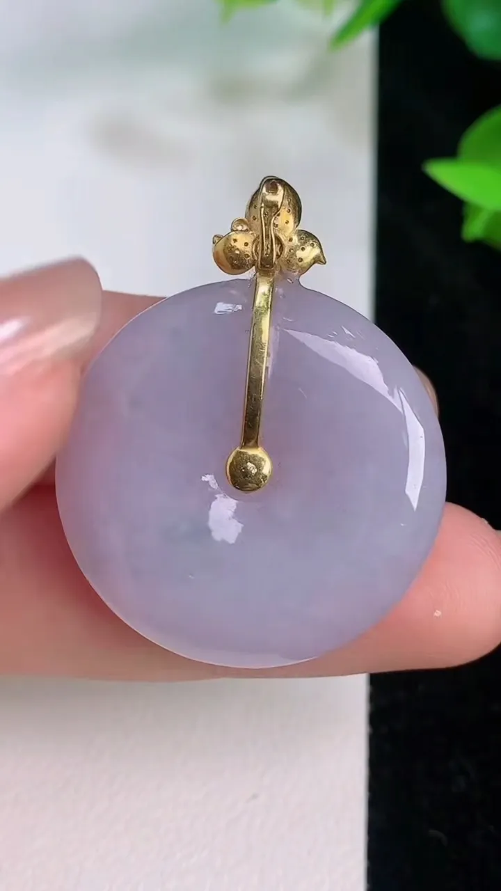 天然A货翡翠18k金紫罗兰平安扣吊坠，尺寸28.4-5.8，重量:10.50g
7月21日