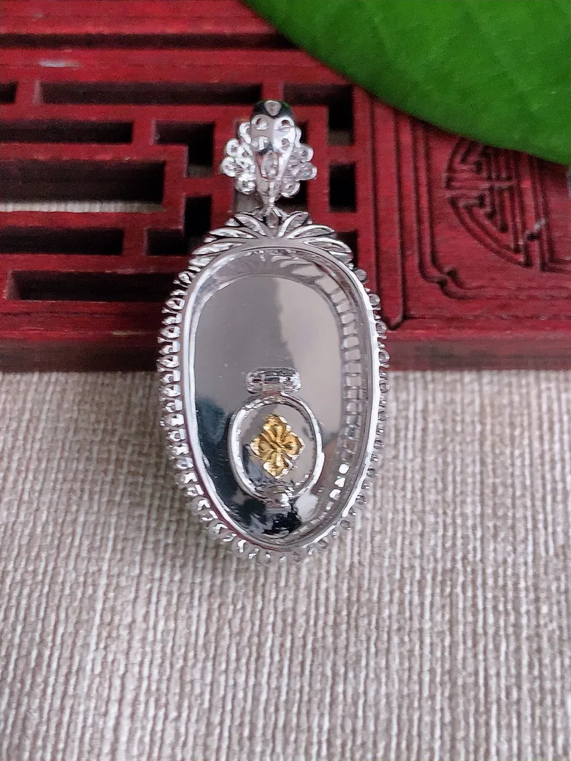 天然A货翡翠18K金伴飘绿叶子金枝玉叶吊坠尺寸37×17.7×9.4裸石23.3×15.2m量6.7