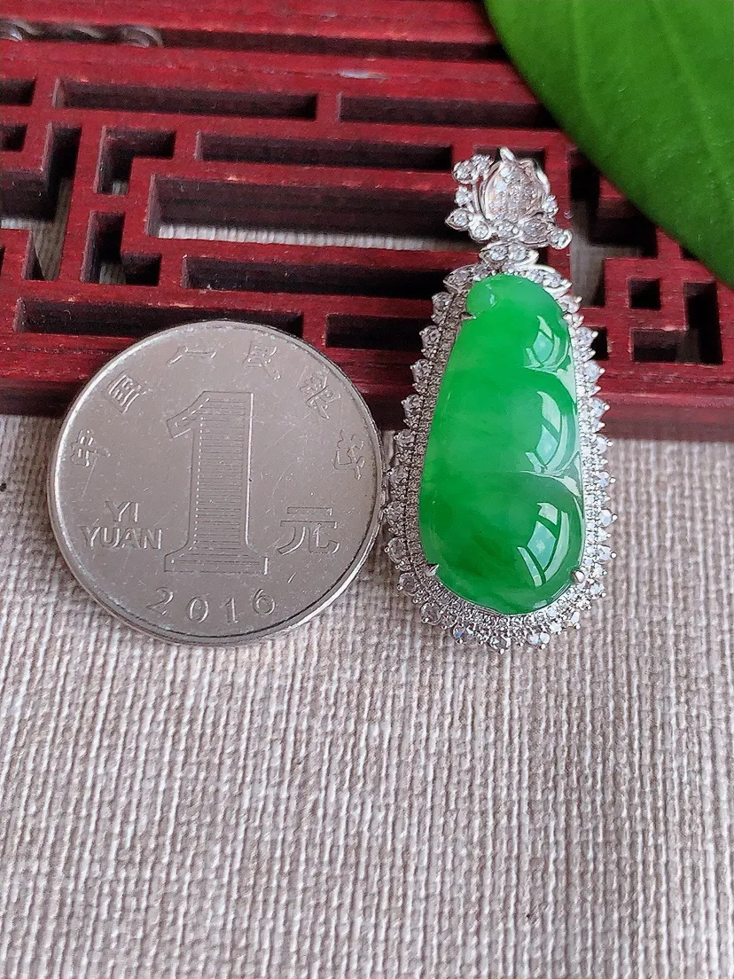 天然A货翡翠18K金伴阳绿四季豆福豆平安豆吊坠尺寸37×16.5×10裸石24×11.5m量5.96g 0719