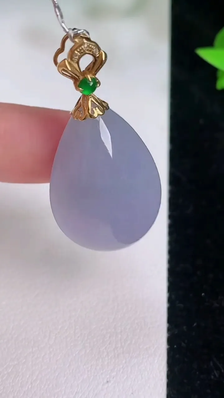 天然A货翡翠18k金紫罗兰水滴吊坠，尺寸28.8-18.8-9.5，重量:8.95g
7月21日