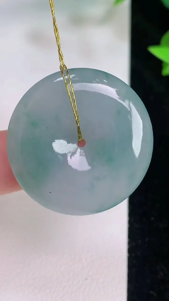 天然A货翡翠飘花平安扣吊坠，尺寸30-5.6，重量:10.51g
7月21日