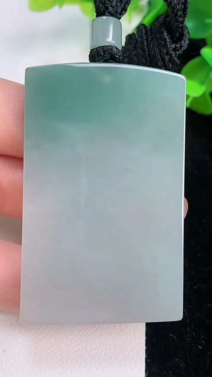 天然A货翡翠飘花生肖马吊坠，尺寸56.6-35.6-5.7，重量:40.00g
7月21日