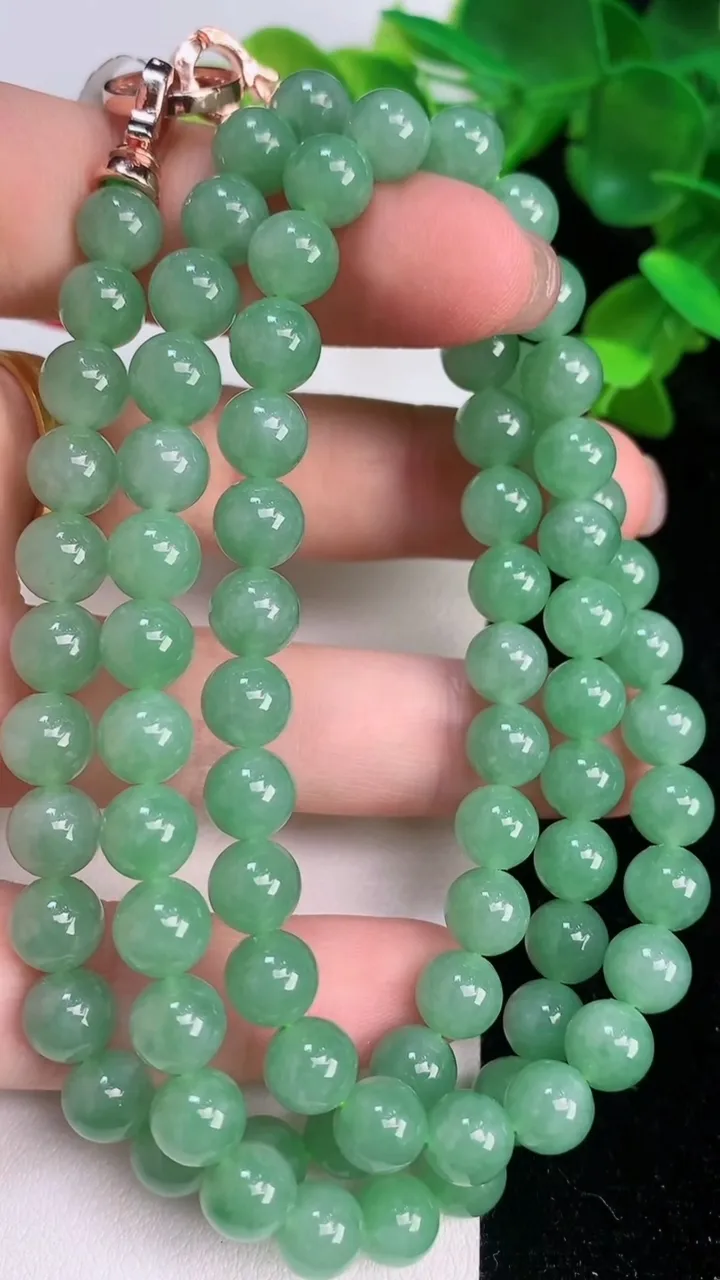天然A货翡翠圆珠项链，尺寸7-86颗，重量:54.96g7月21日
工厂直销收藏佳品,种好水足，色泽均匀，有种有色，上手高大气！