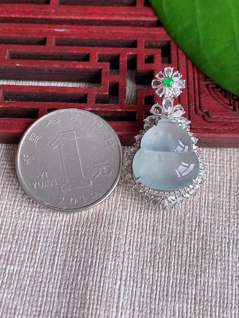 天然A货翡翠18K金伴白月光葫芦吊坠尺寸32.8×18.3×10.8裸石15×14.3m量5.19g 0720
