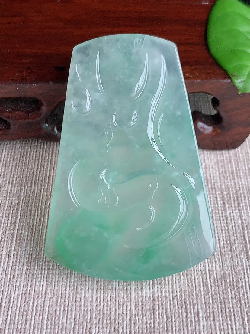 天然A货翡翠晴绿龙牌吊坠尺寸55.4×37×6.8m量32.97g 0720